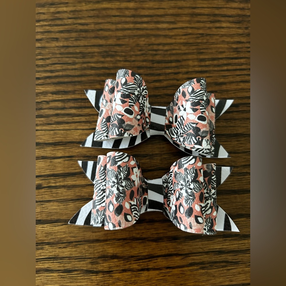 SOLD•Shoe Clips